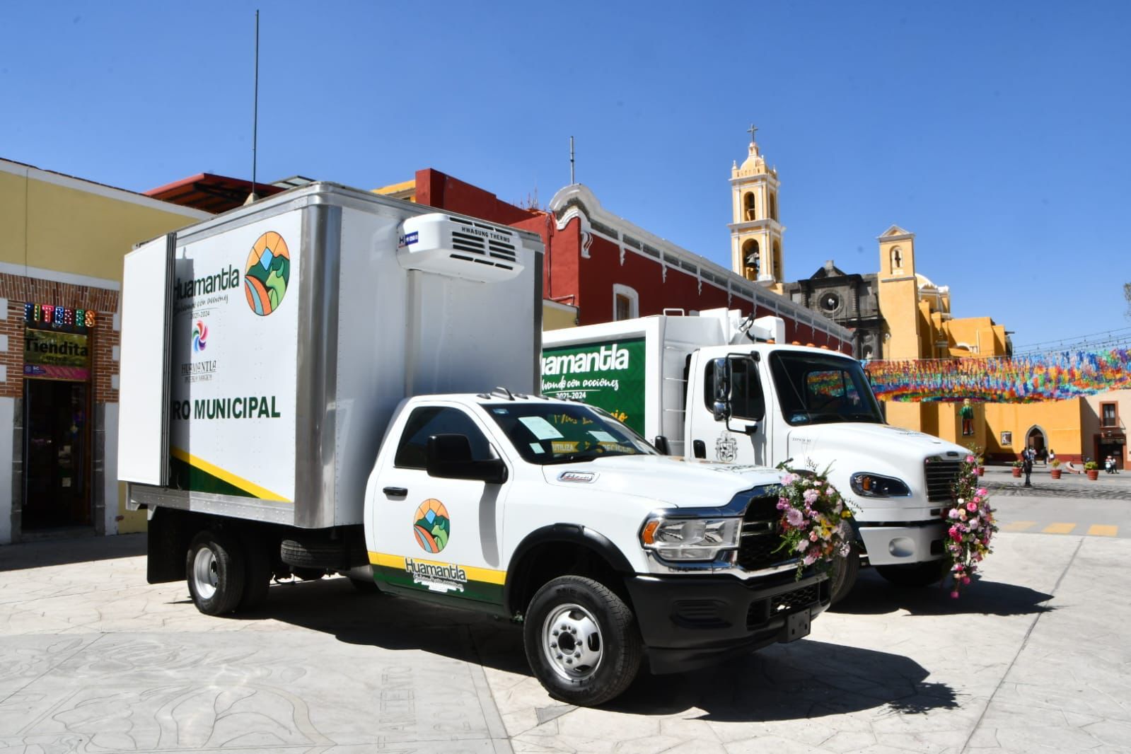 Entrega Salvador Santos Cedillo vehículos a la Coordinación de Servicios Públicos